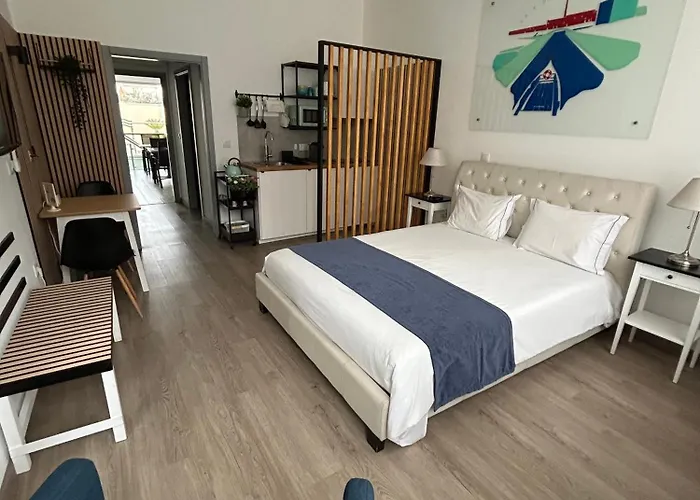 Casa Do Cais 4* אבאירו